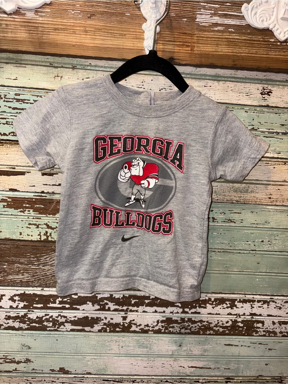 Nike Georgia Bulldogs Short Sleeve Tee with Red & Black Graphics
